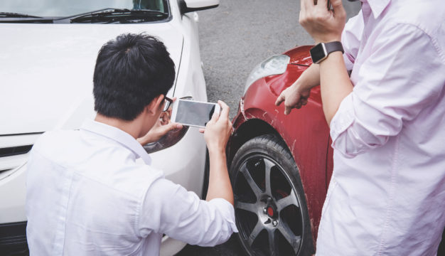 Dos and Don'ts after a Car Accident - Take pictures