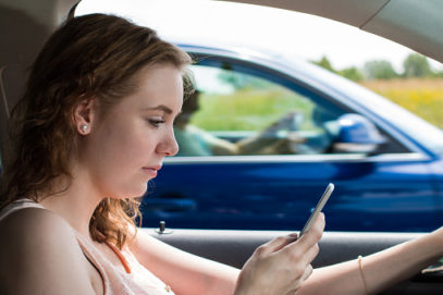 highway safety teenager texting 